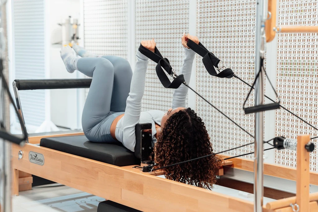 Frau im Gym