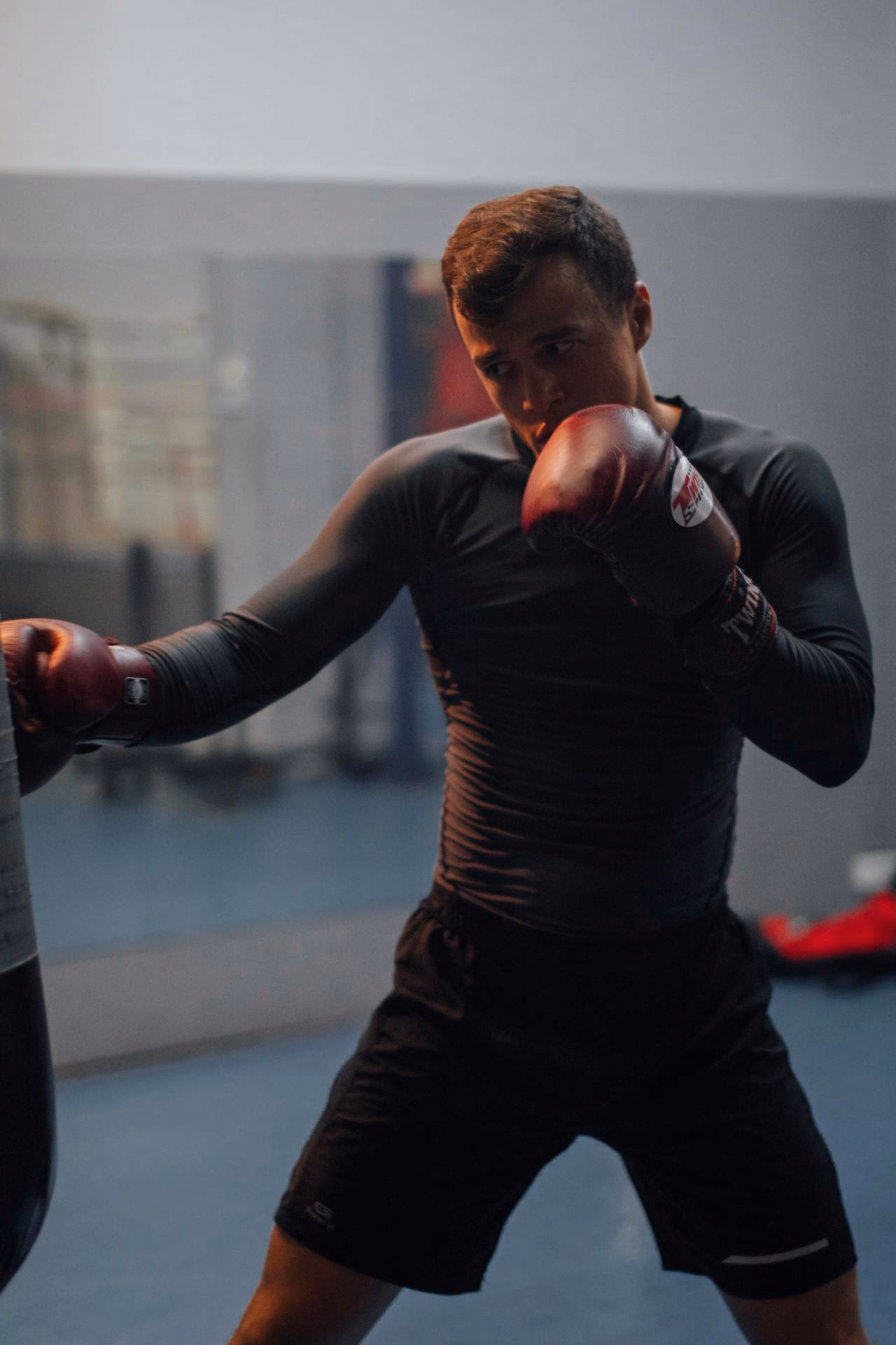 Mann beim Boxtraining